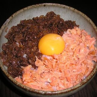 鮭と牛肉の二色丼